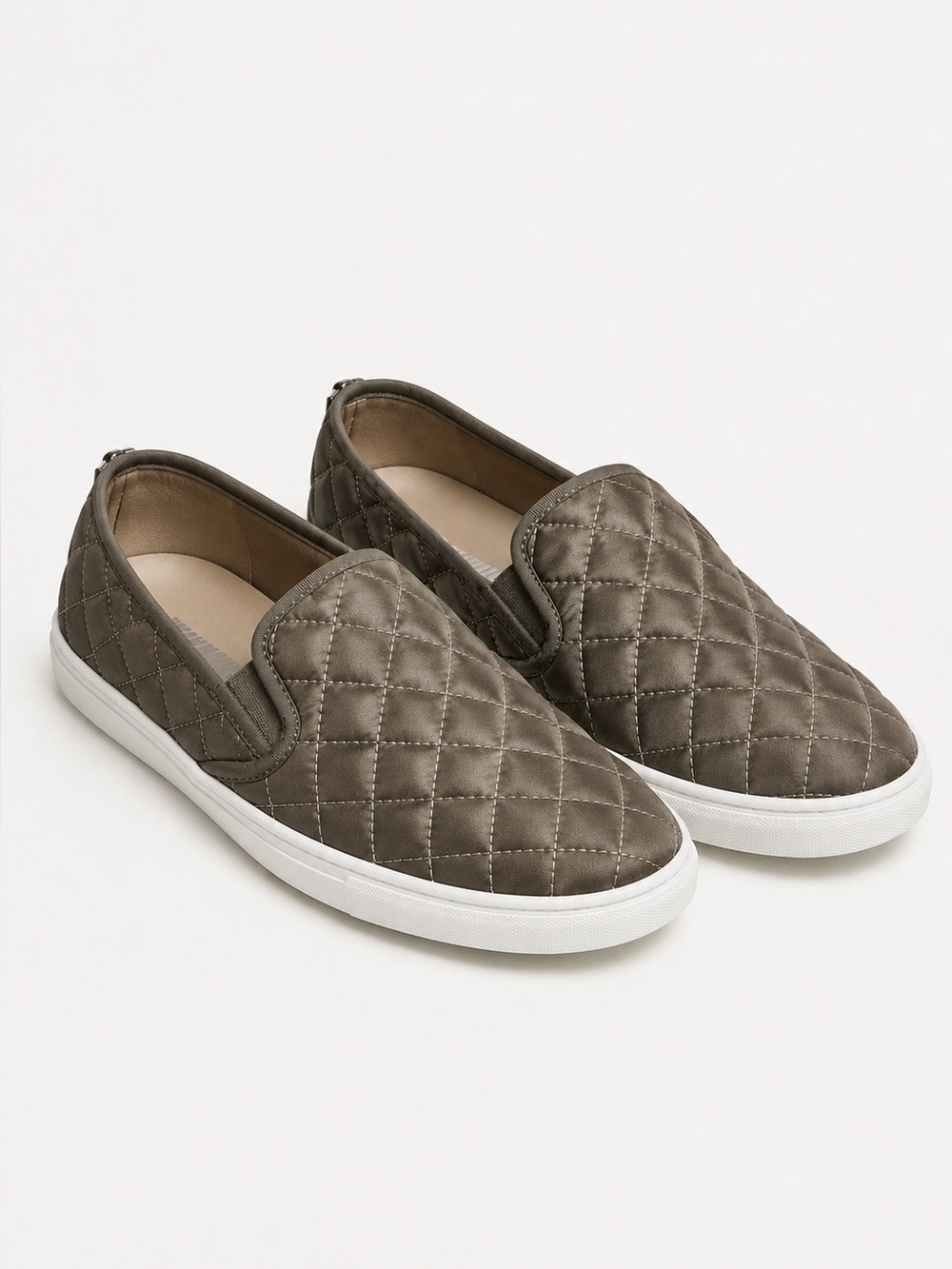 NEW Cushionaire Reed Slip-On Low Heel Sneakers 8 Taupe Olive Green Gray Quilted